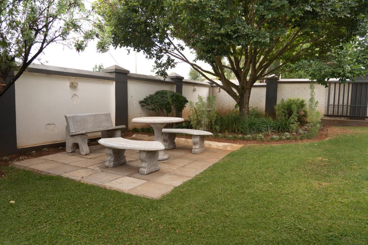 Rueby'S Guesthouse Dullstroom Ngoại thất bức ảnh